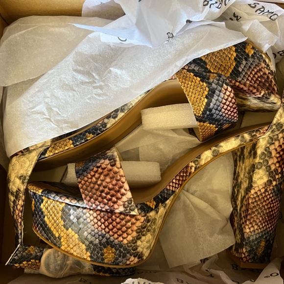 Platform snake print heels - Picture 4 of 6